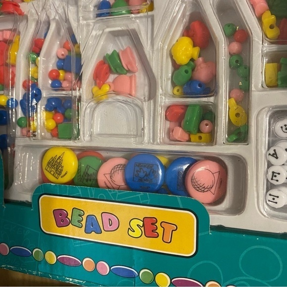 Vintage Disney Vacation Bead Set NEW Parks Land World Souvenir Castle Epcot Ball - Picture 8 of 8